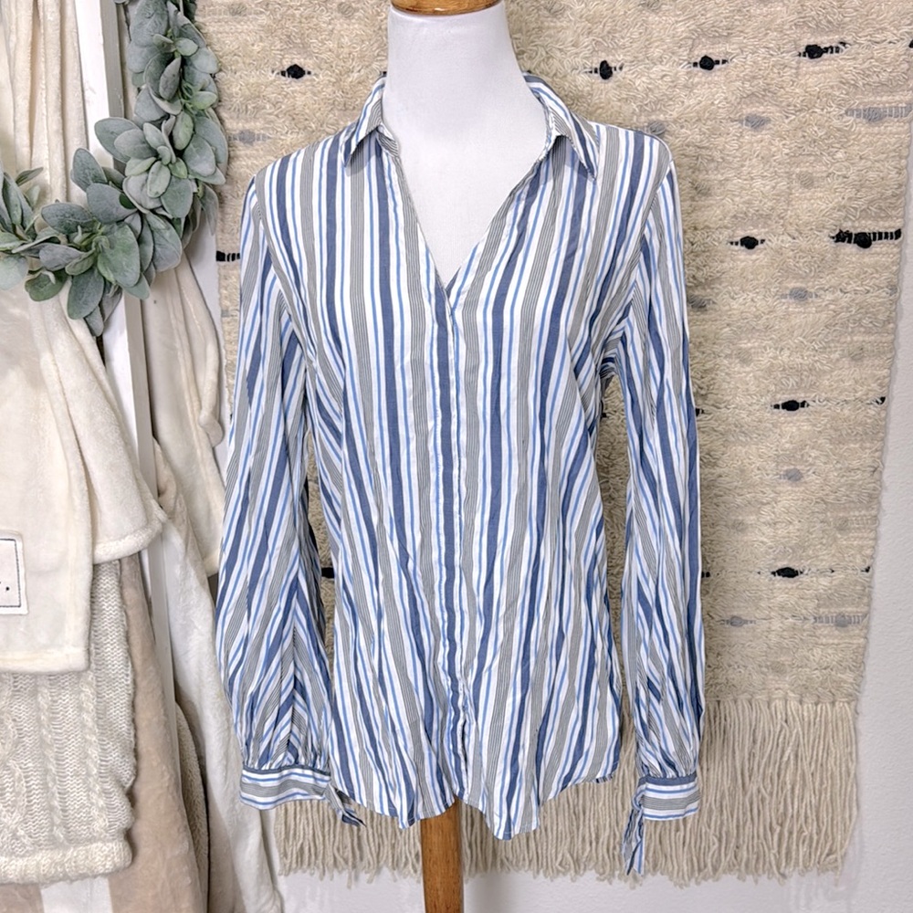 Blue and White Striped Women's vneck button down top size M